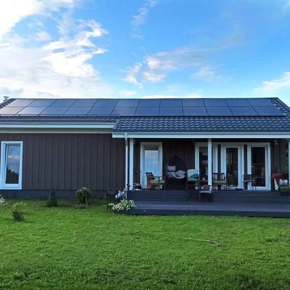 Jumta saules paneļi