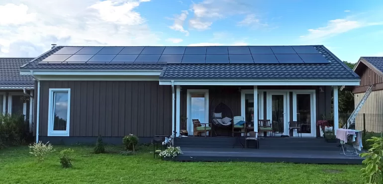 Jumta saules paneļi