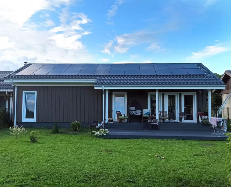 Jumta saules paneļi