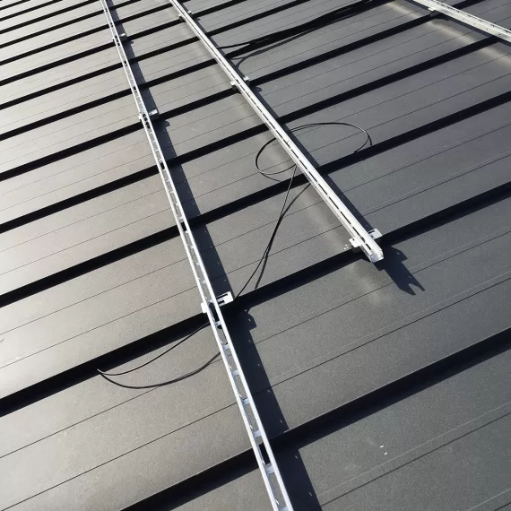 Saules jumta valcprofila stiprinajumi